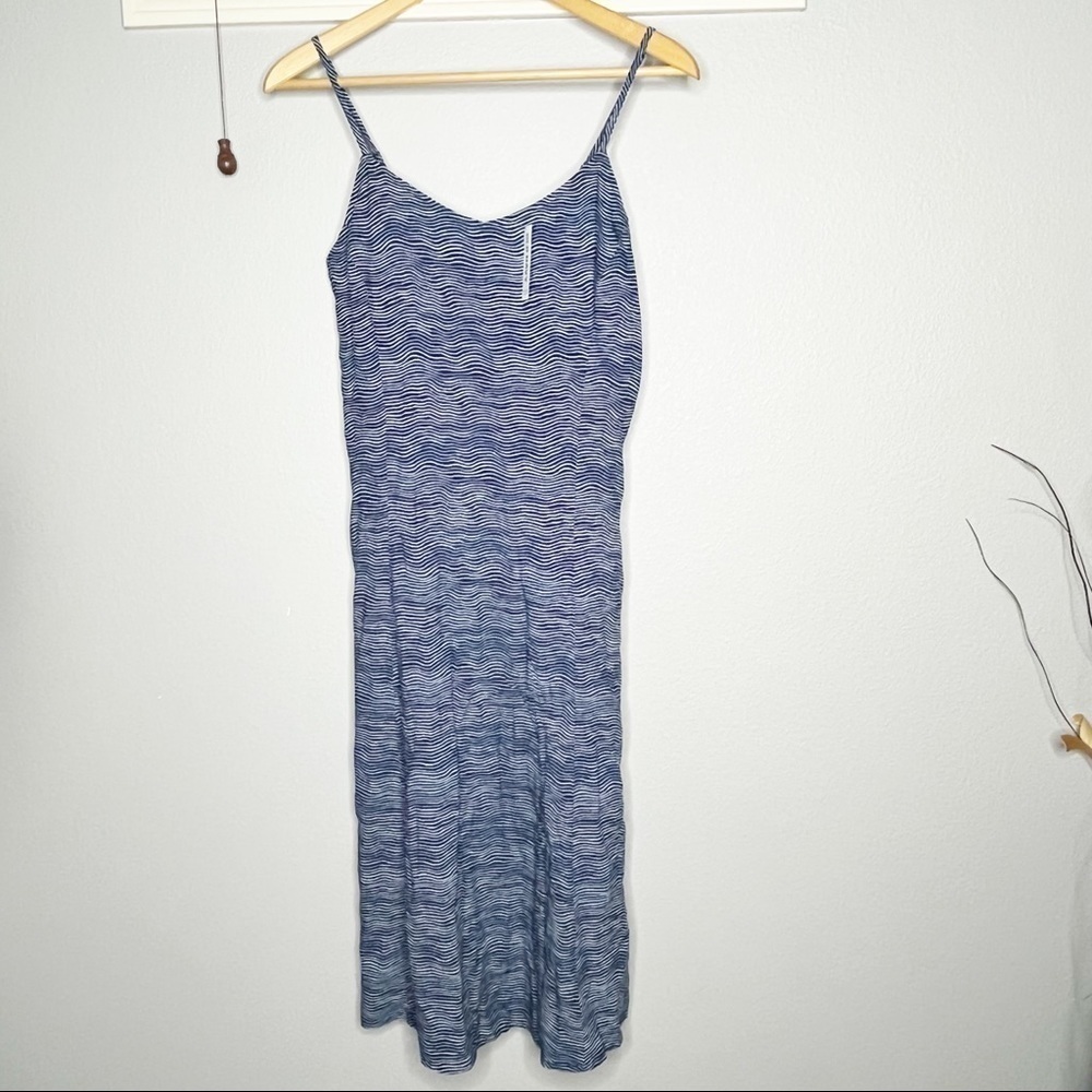 Old Navy the cami Dress smocked wavy blue stripes NWT Small Petite SP
